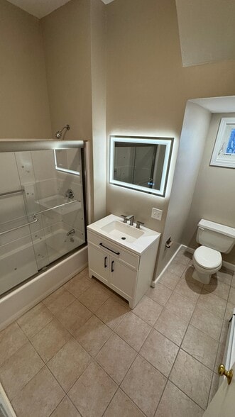 Building Photo - 62 River St