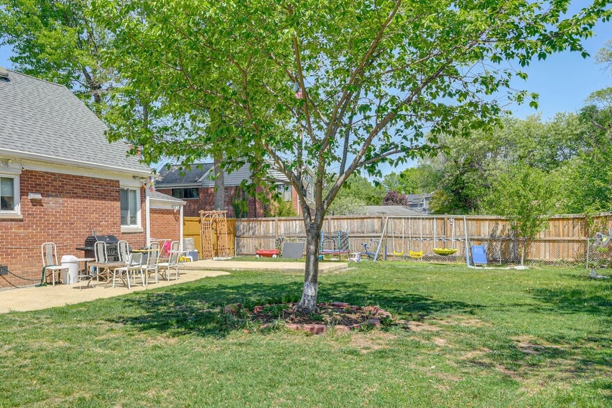 Building Photo - 5929 Camberly Ave