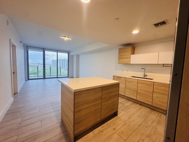 Building Photo - 16385 Biscayne Blvd