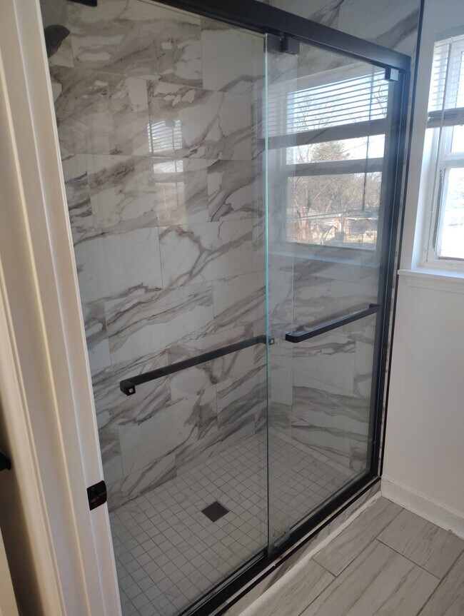 Building Photo - 944 33rd Ave N