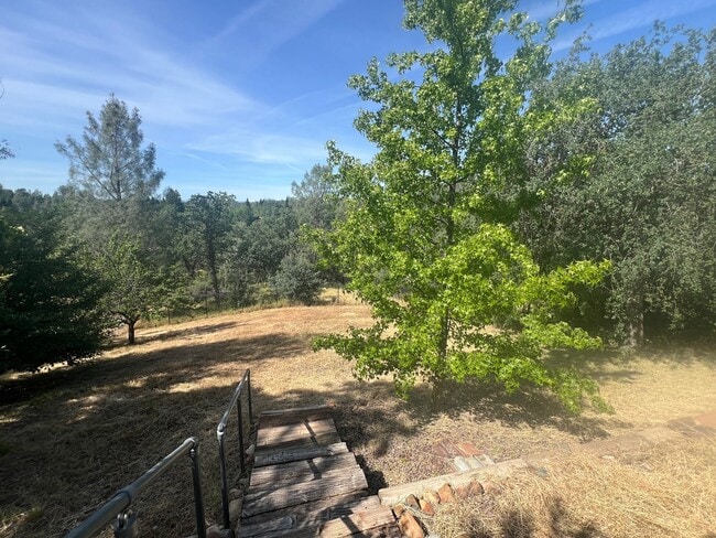 Building Photo - Beautiful Updated West Redding Home!