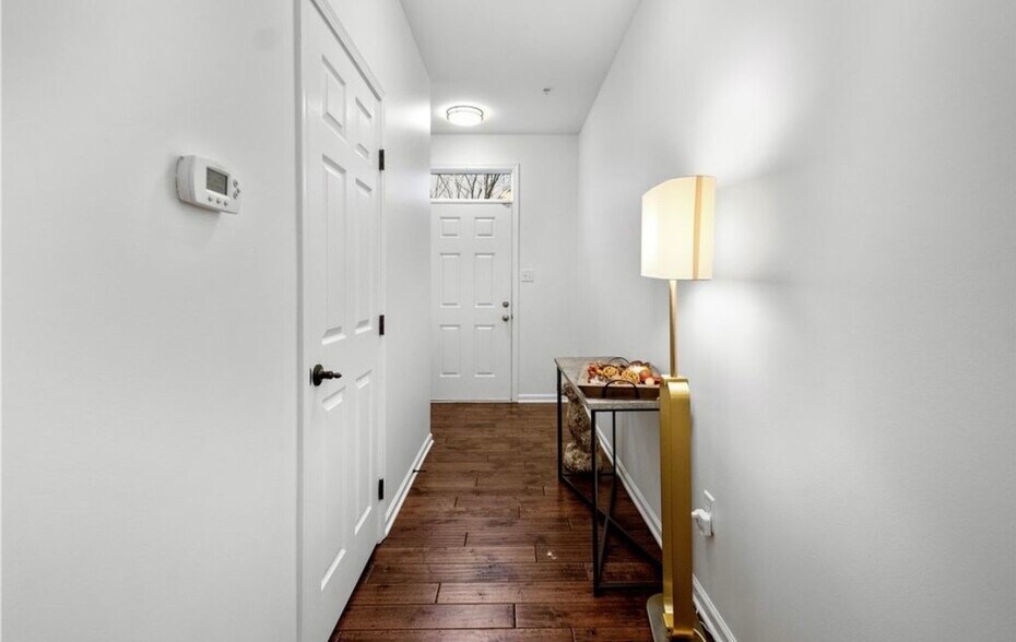 Building Photo - 294 Maple Ridge Dr