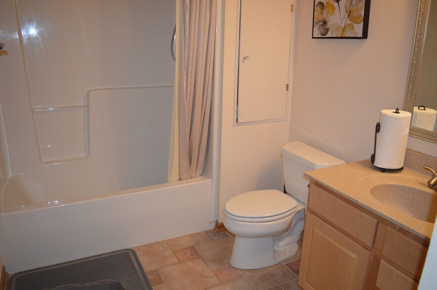 Building Photo - 7214 Blue Maple Trl