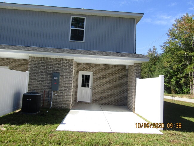 Building Photo - 108 Blue St