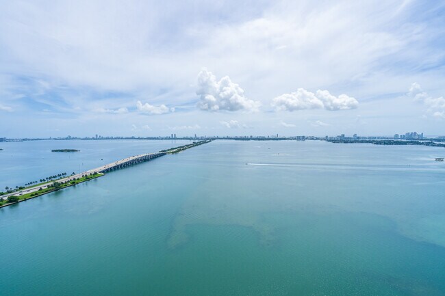 Building Photo - 3131 NE 7th Ave