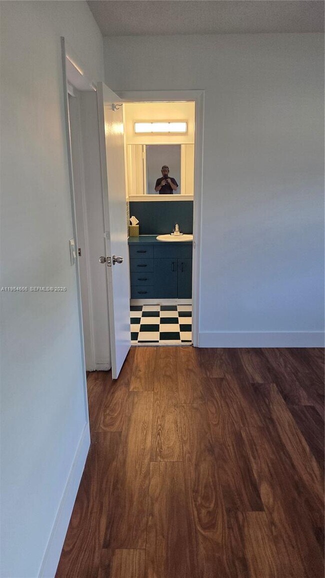 Building Photo - 1245 Coral Ln