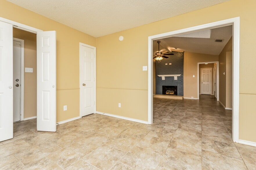 Building Photo - 3239 Wichita Dr
