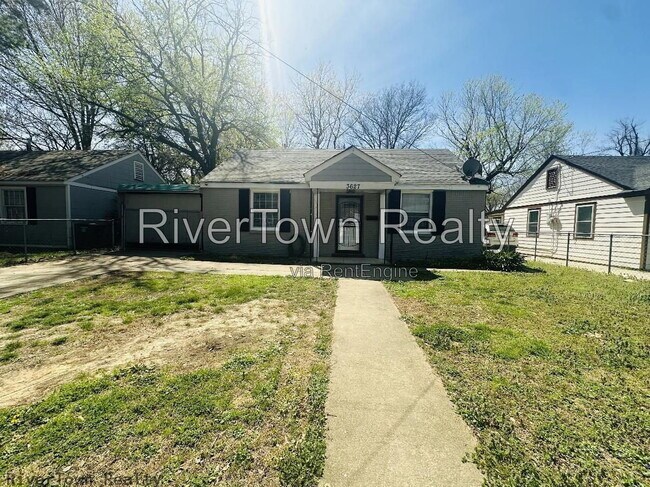 Building Photo - 3627 N Lloyd Cir