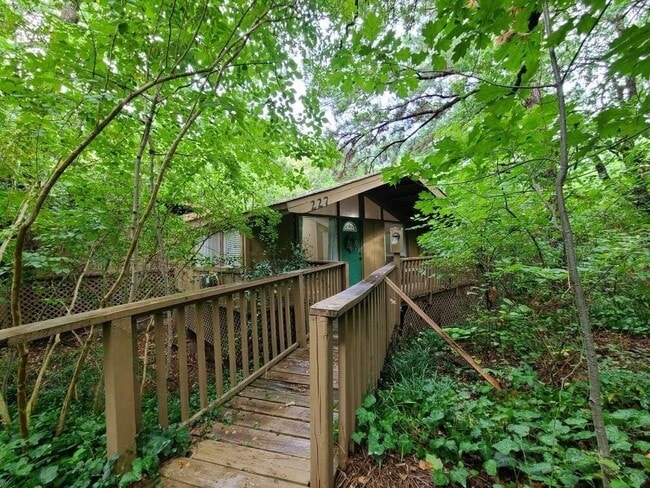 Building Photo - 227 Rockland Dr