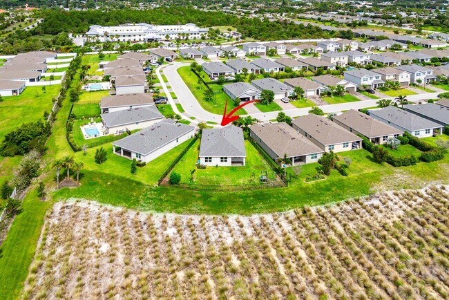 Building Photo - 2770 NE Breezeway Cir