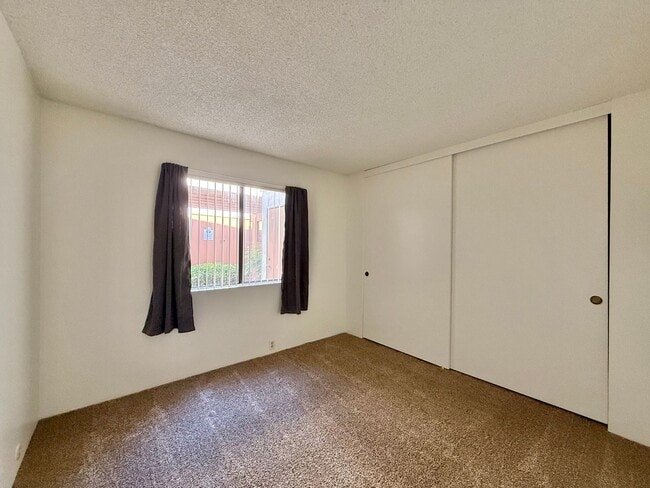 Building Photo - Spacious 2 Bedroom Condo Near Mission Valley!
