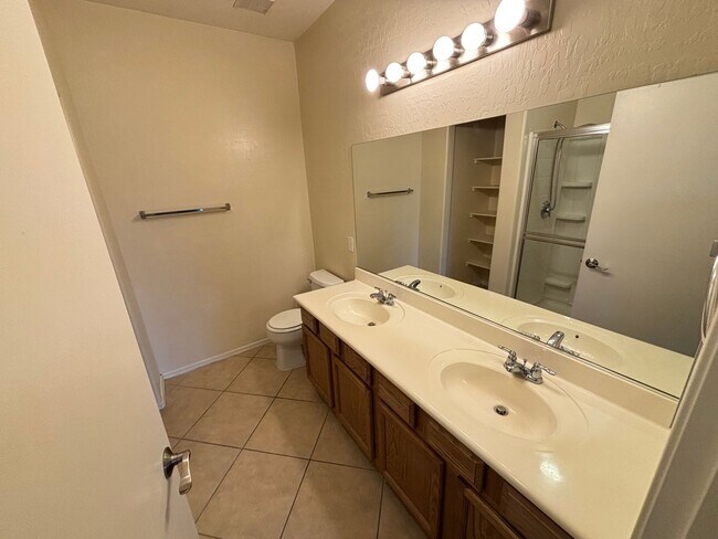 Building Photo - Beautiful 3Bed/2Bath/1Car Condo in Sky Pointe Community – Northwest Las Vegas!