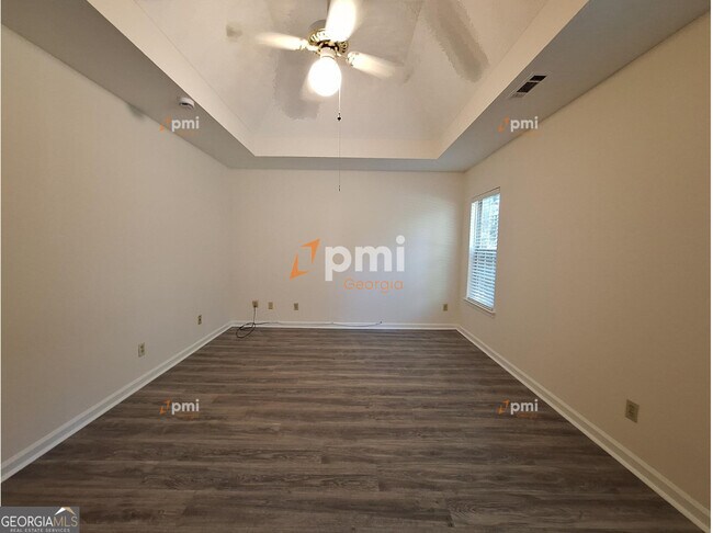 Building Photo - 2055 Pine Cone Dr SW