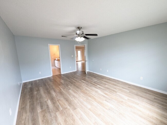 Building Photo - 9516 Brentwood Blvd