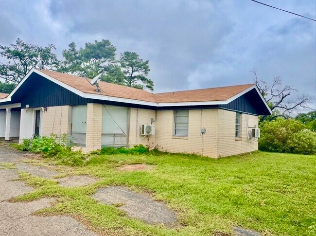 Building Photo - 132 Lake Breeze Dr