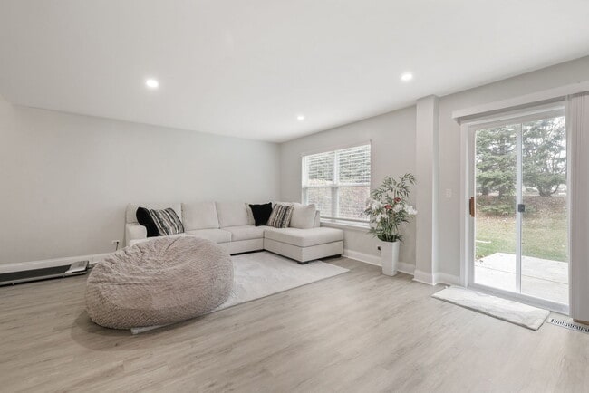 Building Photo - 3074 Renard Ln