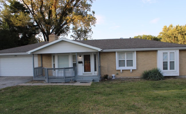 Primary Photo - 4 Bedroom and 3 full bath home in Kansas C...