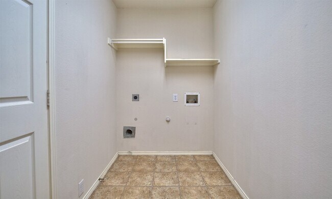 Building Photo - 2605 Monroe Dr