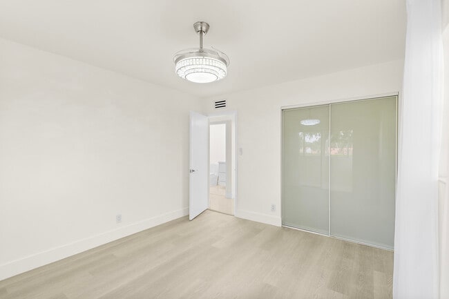 Building Photo - 361 Normandy Ln