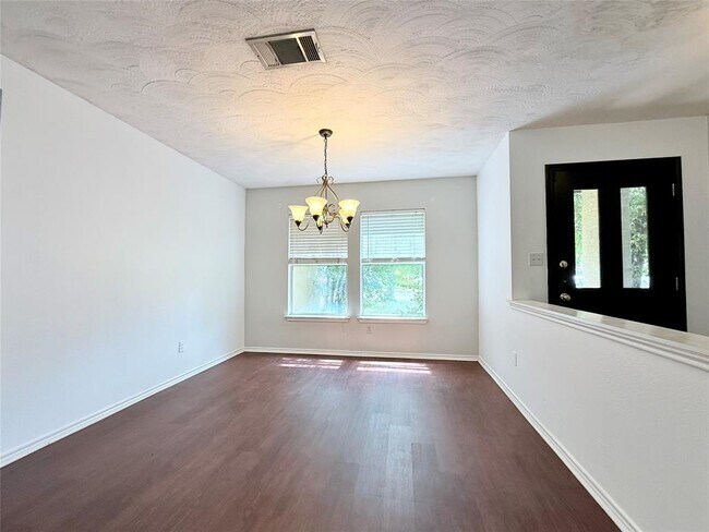 Building Photo - 2734 High Point Dr