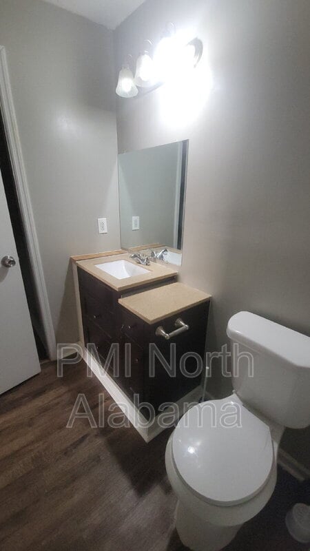 Building Photo - 4423 Bonnell Dr