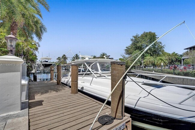 Building Photo - 13015 Biscayne Island Terrace