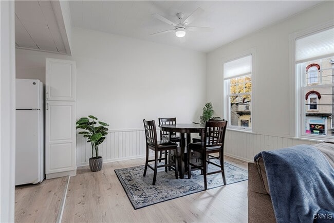 Building Photo - 16 College St