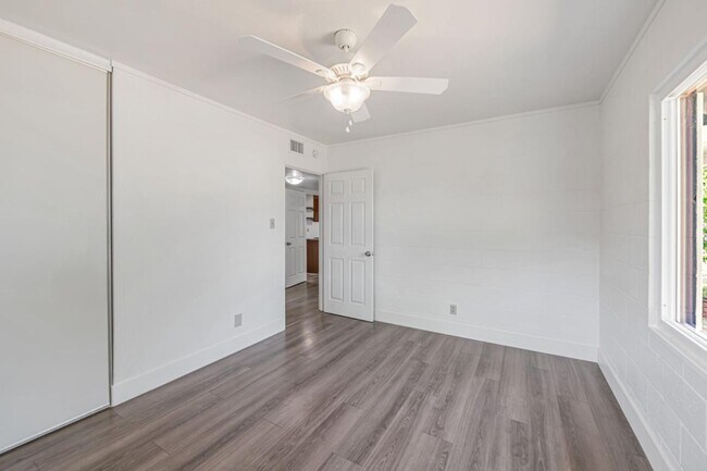 Building Photo - 5400 Valletta Way