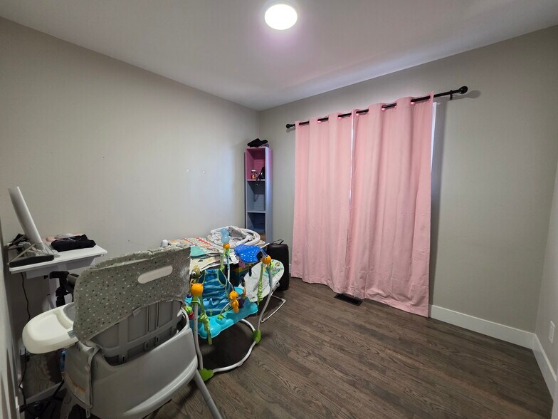 Building Photo - 2414 Carmel Dr