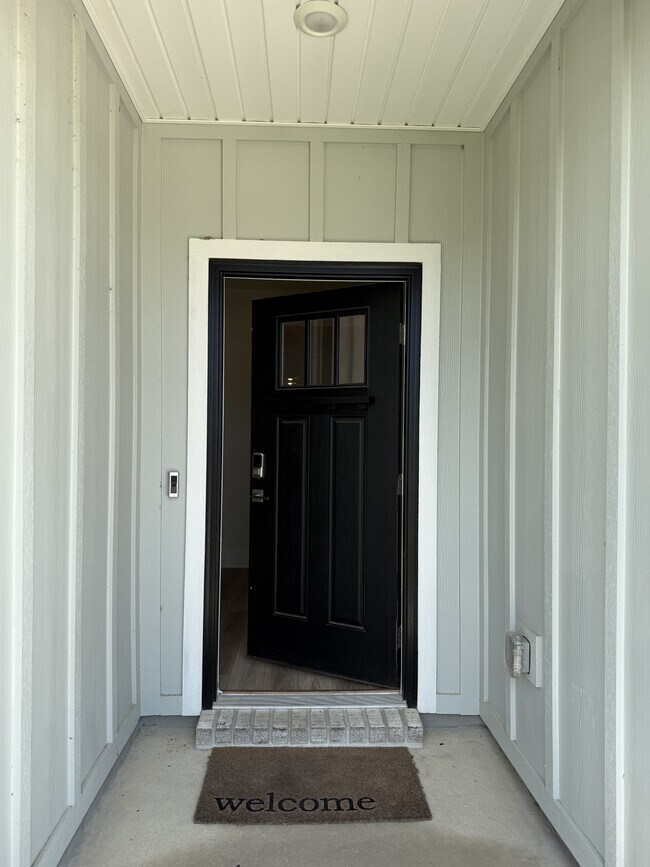 Building Photo - 210 Lyla Ln