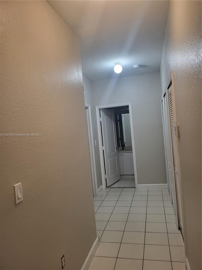 Building Photo - 1662 SE 27th Dr
