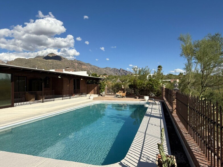 Building Photo - 1402 E Big Rock Rd