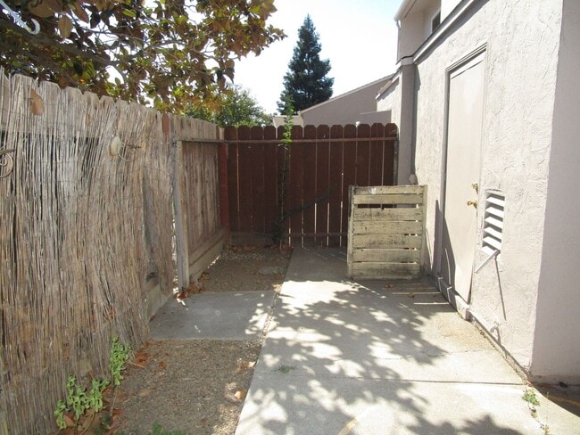Building Photo - 53 El Basset Ct