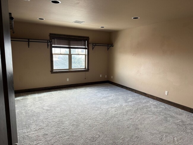 Building Photo - 3 Bedroom 2 Bath in Belgrade