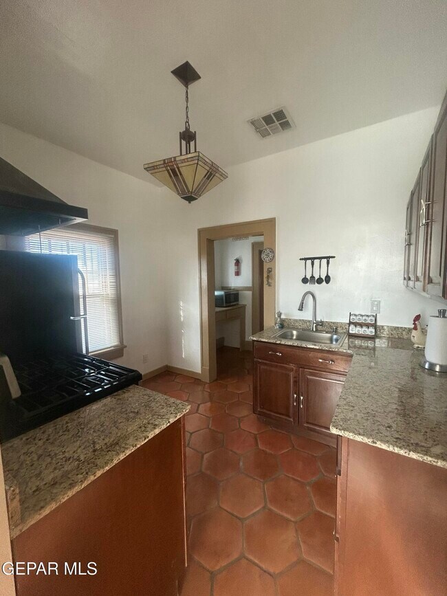 Building Photo - 1546 Upson Dr