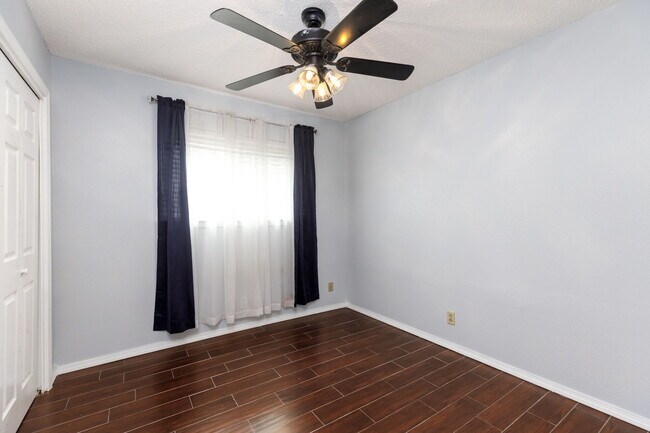 Building Photo - 10615 Lands Run St