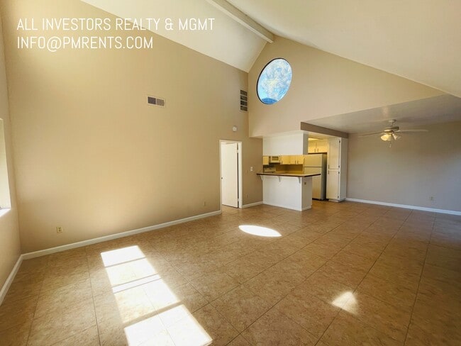 Building Photo - 313 N Melrose Dr