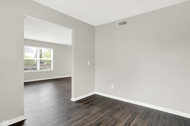 Building Photo - 5761 Cantigny Way S