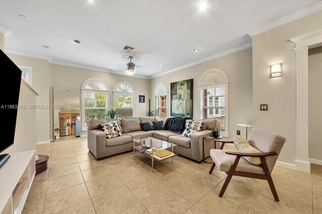 Building Photo - 1033 NE 17th Way