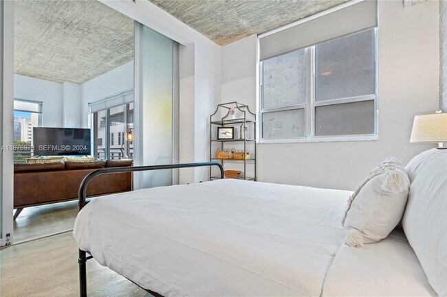 Building Photo - 234 NE 3rd St