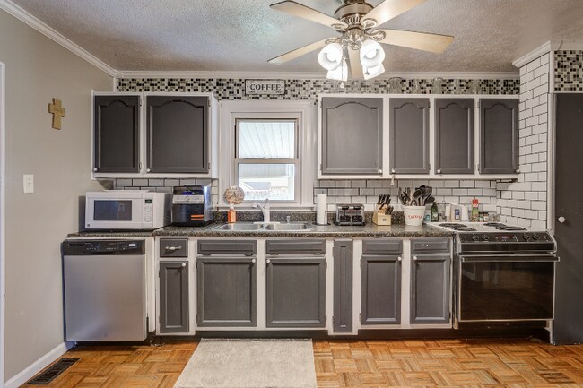 Building Photo - 2027 Katelyn Dr