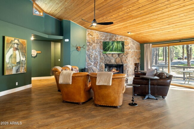 Building Photo - 2145 William Palmer