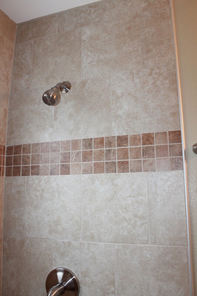 Building Photo - 426 E Northrup Dr