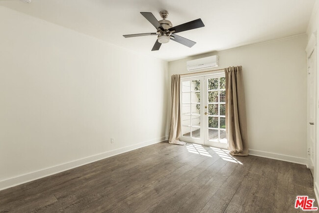 Building Photo - 1553 N Stanley Ave