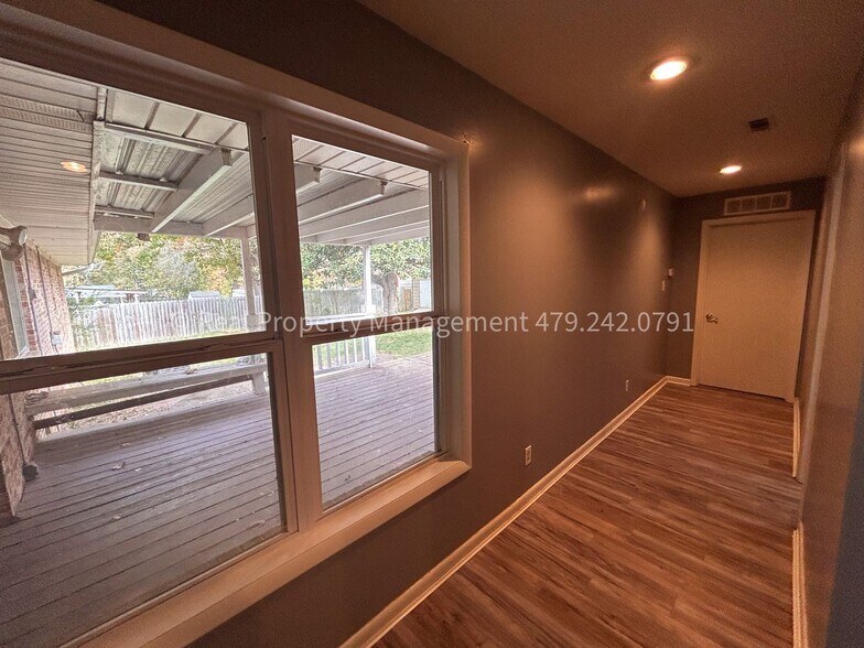 Building Photo - 1901 S 72nd St