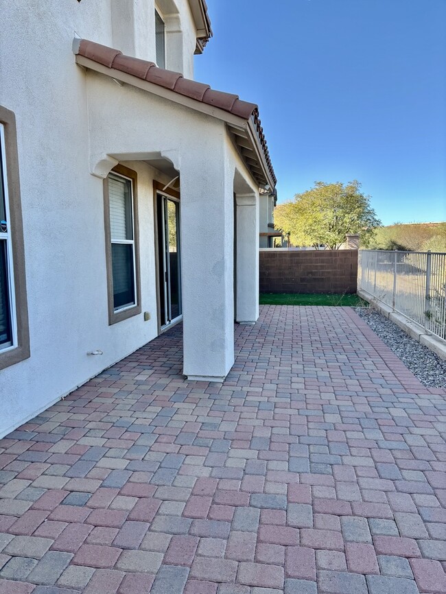 Building Photo - Sahuarita FIVE bedroom/ three bath