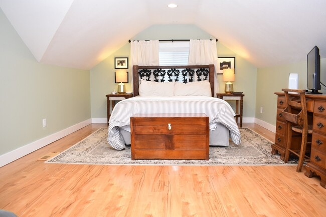 Building Photo - Coming soon - Charming North End Craftsman Near Proctor District!