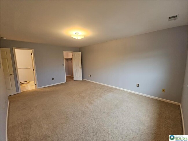 Building Photo - 895 Cold Spring Rd