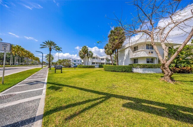 Building Photo - 10190 Collins Ave