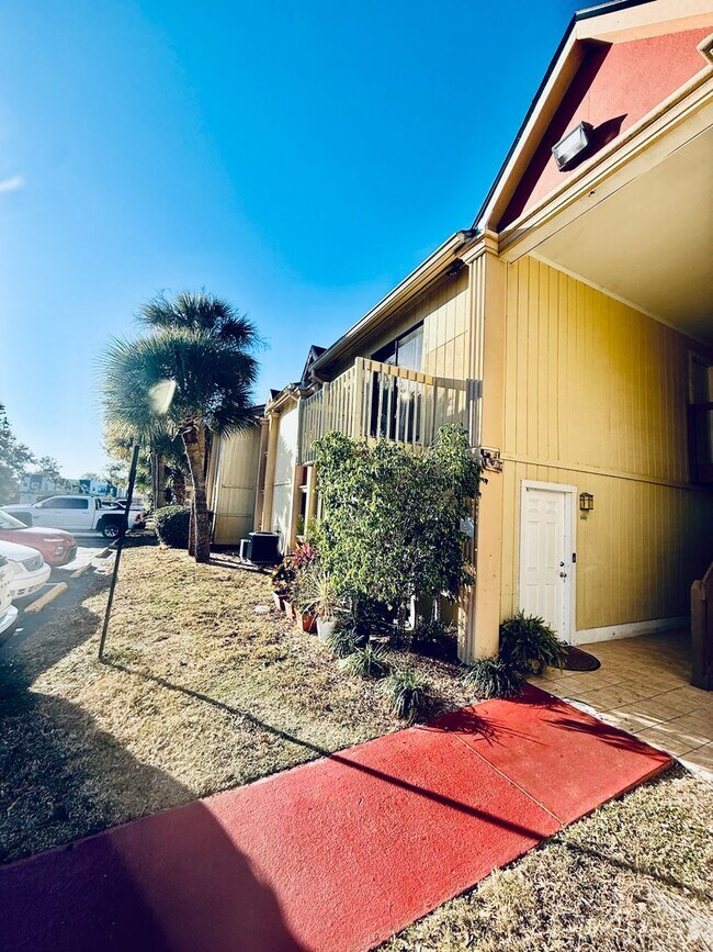 Building Photo - Low-Maintenance 2 Bedroom Condo with Modern Comforts in The Palms Condominium Community